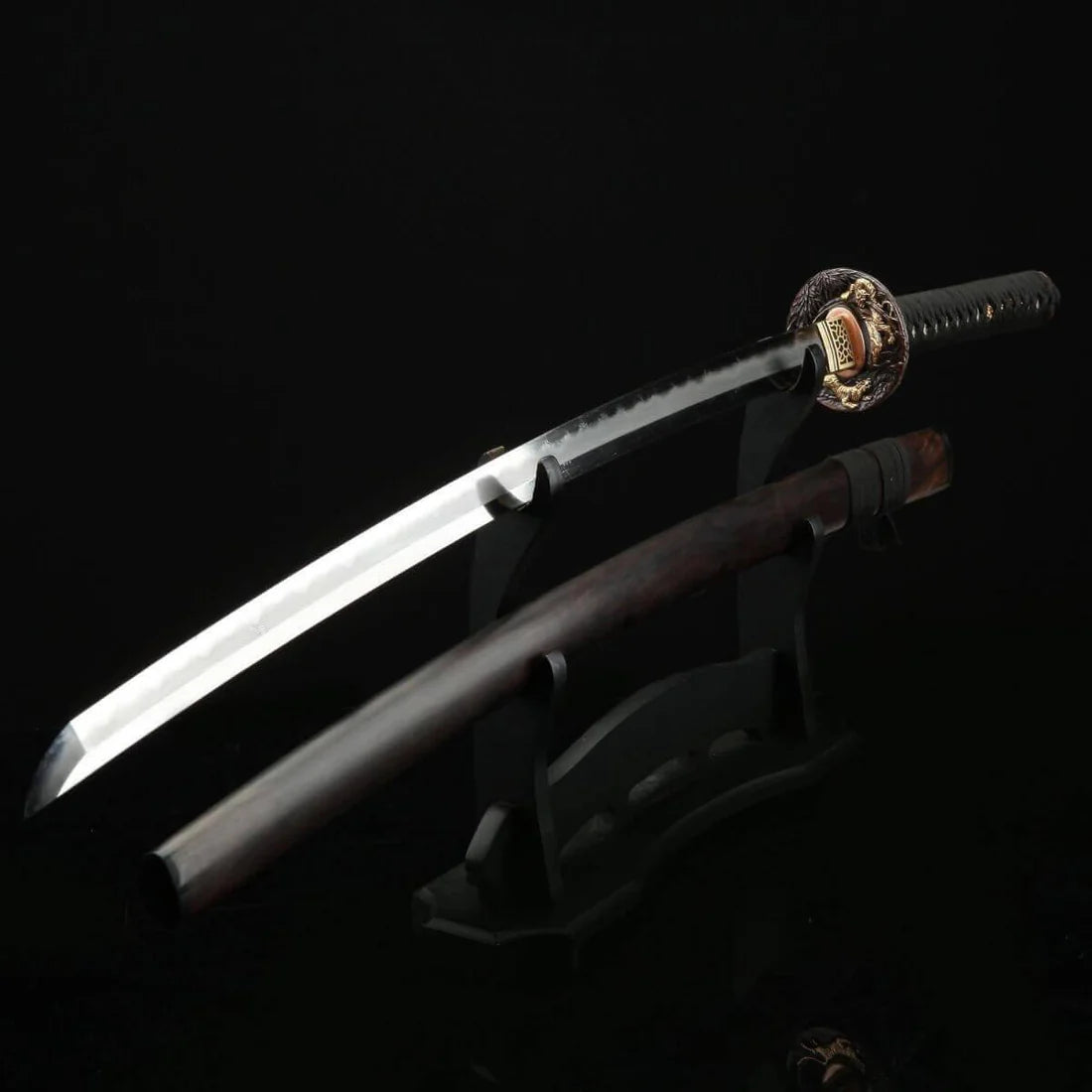 Hand forged Damascus steel tactical katana with 28 inch full tang blade and textured black scabbard by Cosplay Swords.